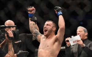 Алекс Волкановски победил Жозе Алдо на UFC 237 