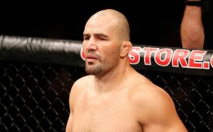UFC Fight Night 143: Гловер Тешейра "задушил" Карла Роберсона 