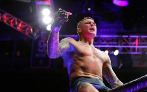 Дастин Порье победил Макса Холлоуэя на UFC 236