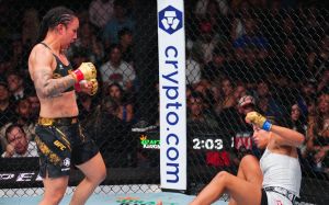 Джулианна Пенья отобрала титул у Ракель Пеннингтон на UFC 307