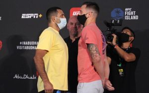 Видео боя Клаудио Сильва - Джеймс Краузе UFC on ESPN+ 38