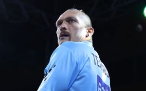 Александр Усик: "Украинские воины изо всех сил защищают нашу независимость от тех, кто не хочет, чтобы мы существовали"