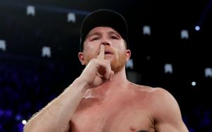 Оскар Де Ла Хойя поставил Сондерсу и Смиту ультиматум по поводу боя с Альваресом