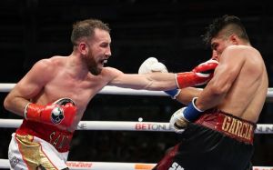 Фото боя Майки Гарсии и Сандора Мартина