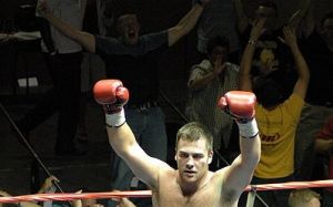 Эйбелл одержал неожиданную досрочную победу над прежде небитым проспектом Ноуфаером (видео)