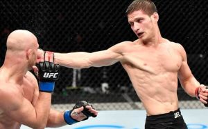 Мовсар Евлоев одержал победу над Майком Гранди на UFC on ESPN 14