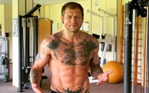 Александр Емельяненко успешно прошел медицинское обследование в Грозном