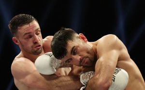 Джош Тейлор остался чемпионом благодаря "подарку судей" в бою с Каттераллом