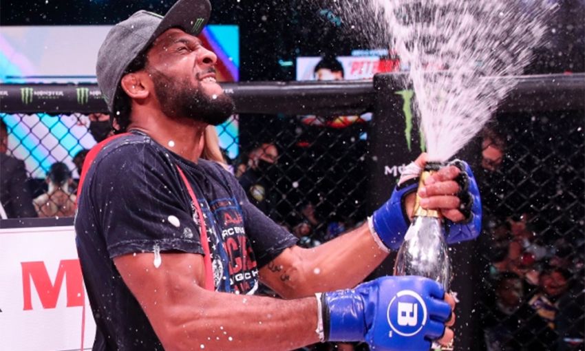 Эй Джей МакКи хочет пересмотреть условия контракта с Bellator: "Пришло время Bellator показать мою ценность"