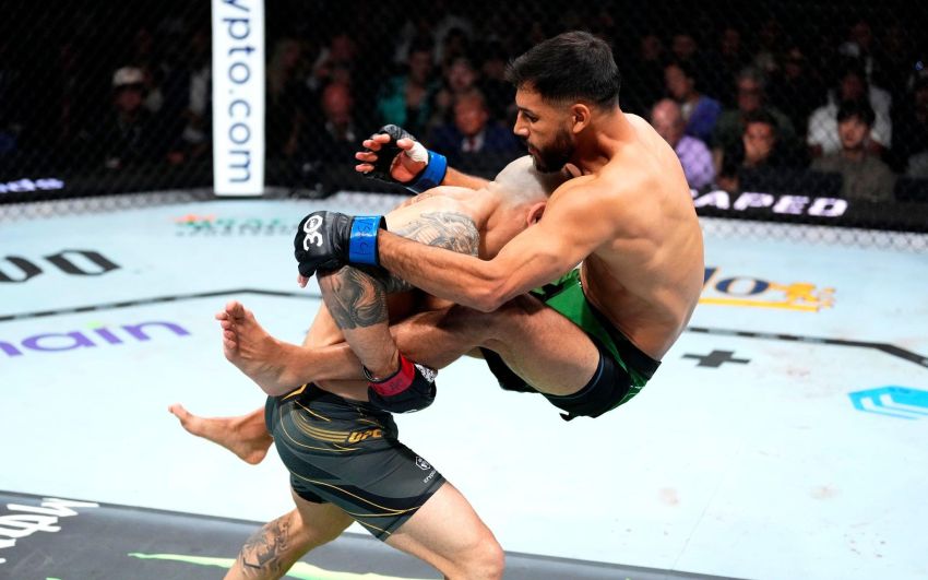 Видео боя Александр Волкановски - Яир Родригес UFC 290