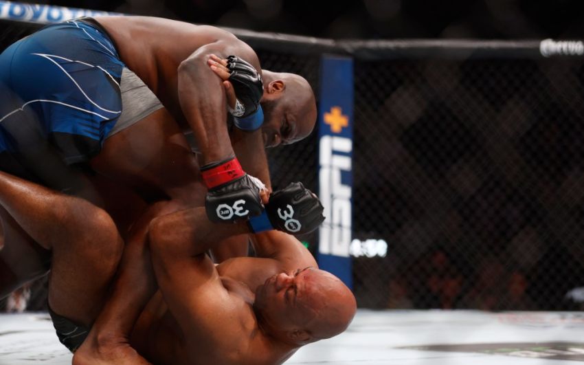 Видео боя Деррик Льюис – Маркос Рожериу де Лима UFC 291