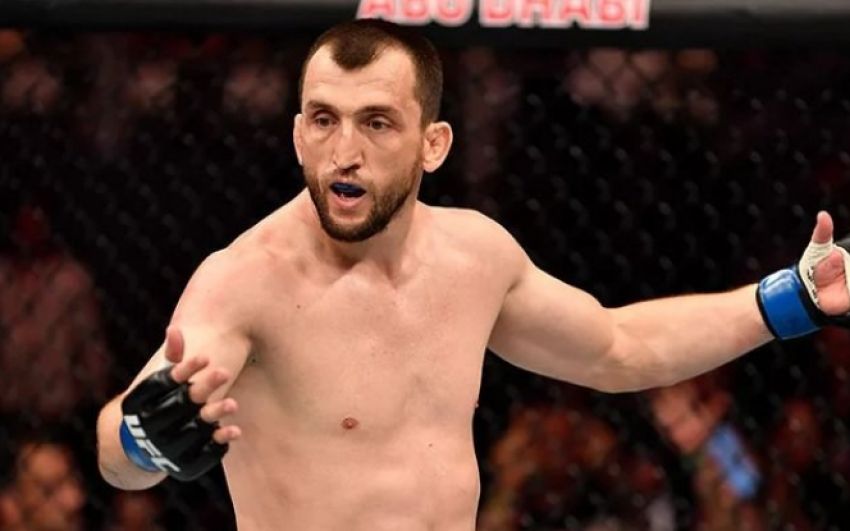 Муслим Салихов снялся с турнира UFC из-за пневмонии
