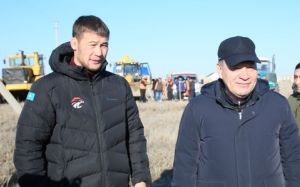Казахстанская звезда UFC построит дом для пострадавшей от наводнения семьи