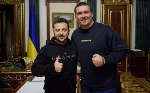 Александр Усик восхитился Зеленским: "Он красавец. Если бы он убежал – все, ничего бы не было"