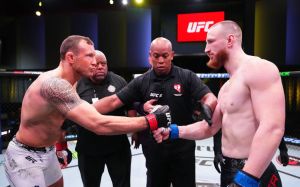 Джек Херманссон на опыте прошел Джозефа Пайфера на UFC Fight Night 236