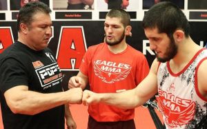 Хавьер Мендес: "Махачева окружают профессионалы, поэтому он продолжает расти и его путь ведет к титулу"