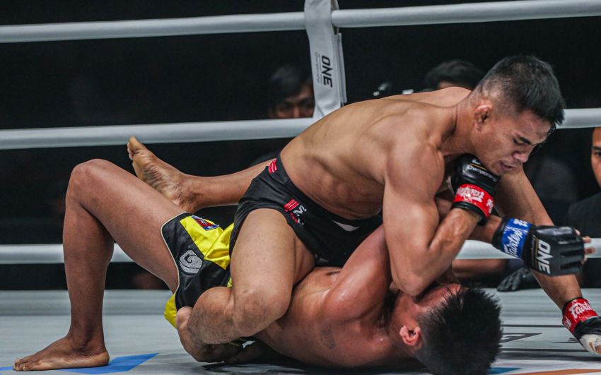 Видео боя Эко Рони Сапутра - Хон Сичан ONE Championship: Warrior's Code