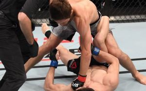 Саид Нурмагомедов финишировал Марка Стригла в первом раунде на UFC on ESPN+ 38