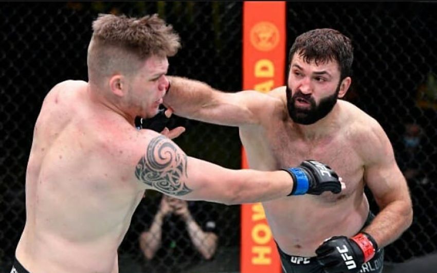 Андрей Орловский одержал победу над Чейзом Шерманом на UFC on ESPN 22