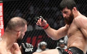Магомед Анакалаев победил Волкана Оздемира единогласным решением на UFC 267