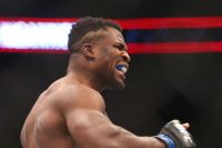 Фрэнсис Нганну отказался от боя с Дерриком Льюисом на UFC 263