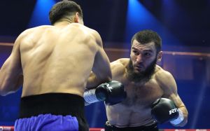 Костя Цзю озвучил свою судейскую записку боя Бетербиев - Бивол