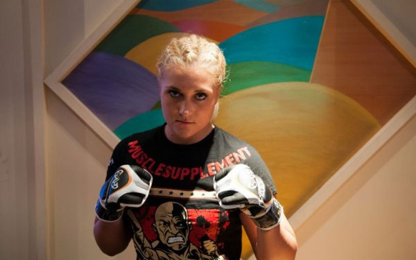 Видео боя Яна Куницкая - Ракель Па'алуи Invicta FC 25