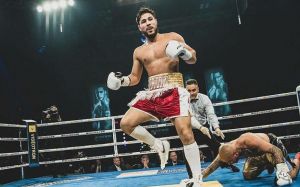 Садриддин Ахмедов досрочно выиграл в бою с Джонни Наваретте