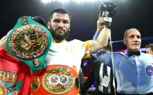 Маурисио Сулейман рассказал, повлияет ли на Бетербиева решение WBC об исключении российских боксеров из рейтингов