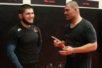 Хабиб Нурмагомедов не хочет, чтобы Кейн Веласкес уходил в профессиональный рестлинг