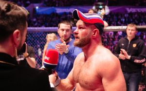 Дмитрий Бикрев финишировал Александра Янковича на турнире Fight Nights Global в Москве