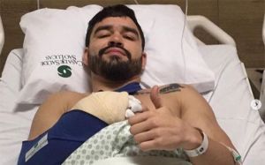 Боец Bellator Патрики "Питбуль" Фрейре перенес вынужденную операцию на запястье