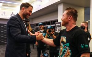 Эдди Хирн назвал самого привлекательного соперника для Сауля Альвареса
