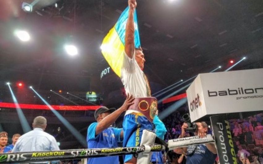 Александр Усик победил Кшиштофа Гловацкого и стал чемпионом WBO В Гданьске (Польша) 