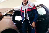 Сергей Ковалев показал, как обкатывает свой автомобиль: "Разогнал эту сутулую собаку до 292 км/ч"