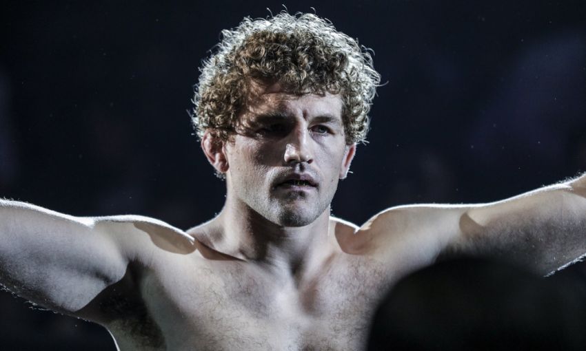 Бен Аскрен одержал спорную победу над Робби Лоулером на UFC 235