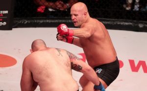 Федор Емельяненко нокаутировал Тимоти Джонсона на Bellator 269