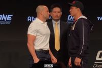 Битва взглядов участников ONE Championship: A New Era Эдди Альварес - Тимофей Настюхин