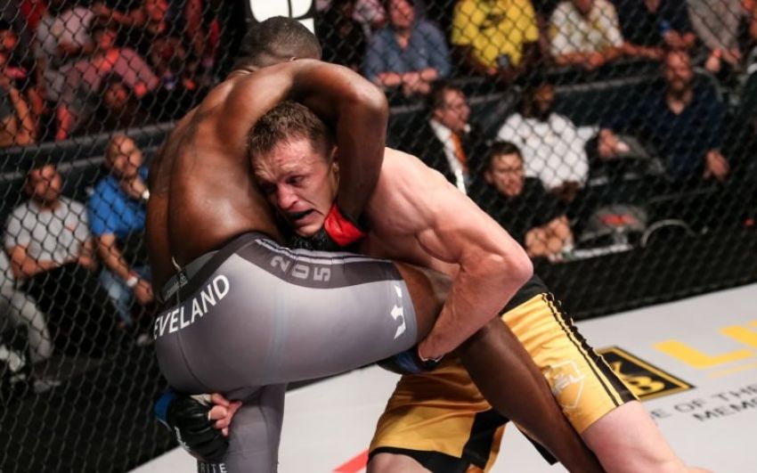 Виктор Немков одолел Ракима Кливленда на PFL 3: 2019