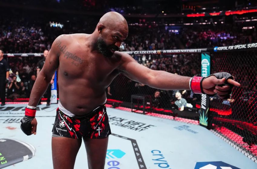 Даниэль Кормье призвал UFC устроить бой Джонса на турнире в Белом доме: "Вы должны позволить ему драться"