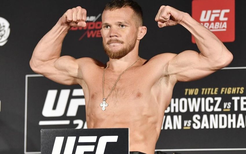 Результаты взвешивания турнира UFC 267
