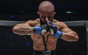 Деметриус Джонсон победил Тацумицу Вада, выйдя в финал Гран-При на ONE Championship: Dawn of Heroes