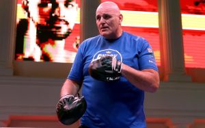 Сергей Ковалев отреагировал на потасовку отца Фьюри с членом команды Усика