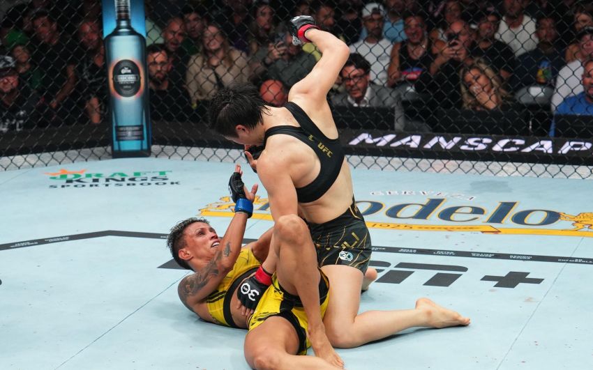 Вейли Жанг успешно защитила титул, уверенно победив Аманду Лемос на UFC 292