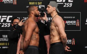Видео боя Александр Ракич - Тиаго Сантос UFC 259