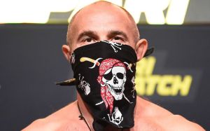 Результаты взвешивания турнира UFC on ESPN+ 32: Алексей Олейник - Деррик Льюис