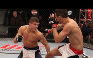 Видео боя Эл Яквинта – Майлс Джури UFC The Ultimate Fighter Season 15 Opening Round