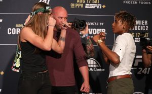 Видео боя Шана Добсон - Сабина Мазо на UFC 241