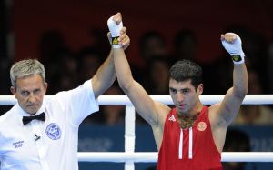 Миша Алоян завоевал "серебряный" пояс WBC на Красной площади 