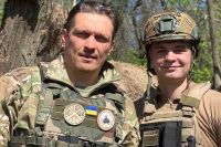 Александр Усик рассказал о своем визите на передовую: "В 900 метрах уже были враги"